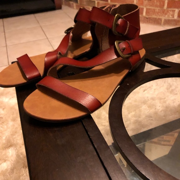 Spring/Summertime sandals - Picture 2 of 4